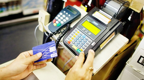 CẨN TRỌNG với dịch rút tiền thẻ tín dụng lãi suất thấp
